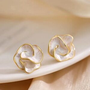 Elegant Gold and White Flower Earrings